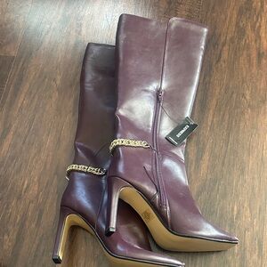 Express Plum Heeled Boots with Gold Chain